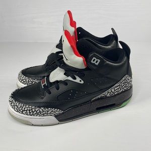 Mars Brooklyn Air Jordan sneakers Boy Shoes size 5 Y shoe missing one Shoe Lace